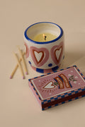 Duftkerze Heart – Rosewood & Vanilla im handbemalten Keramikbecher